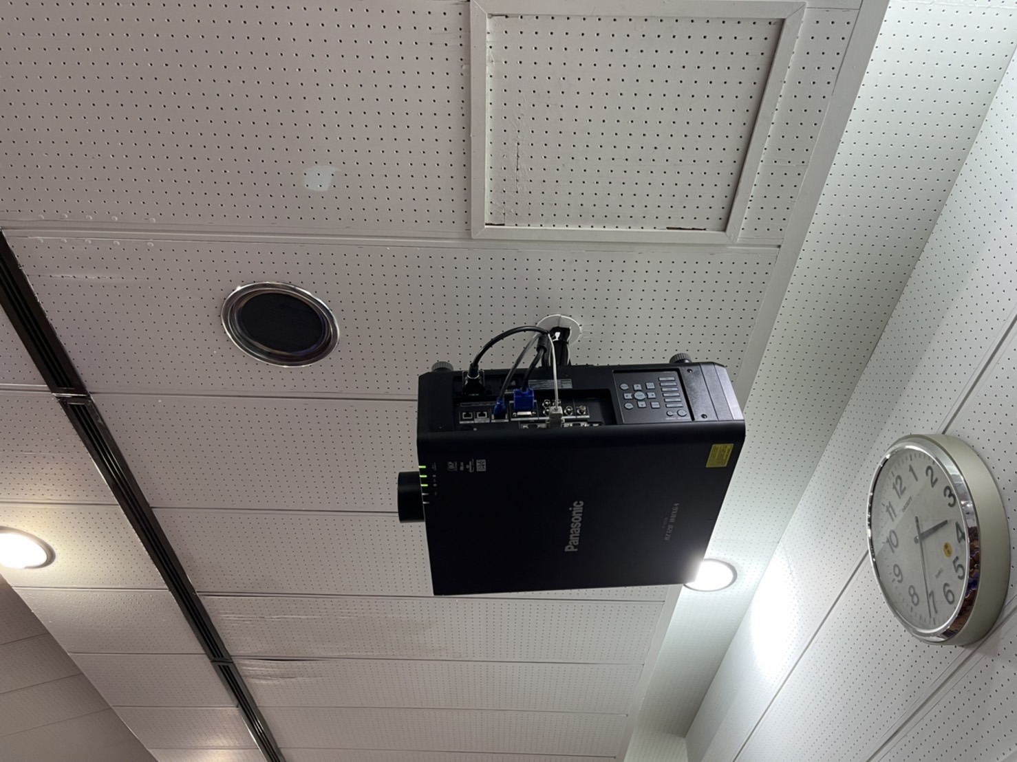 成功大學 PT-RZ120 搭配 ET-DLE350鏡頭 投影360吋